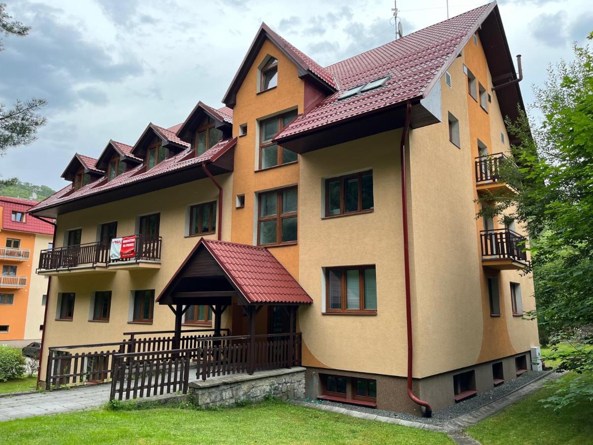 Apartman Kinali Horni Lipova Bagian luar foto